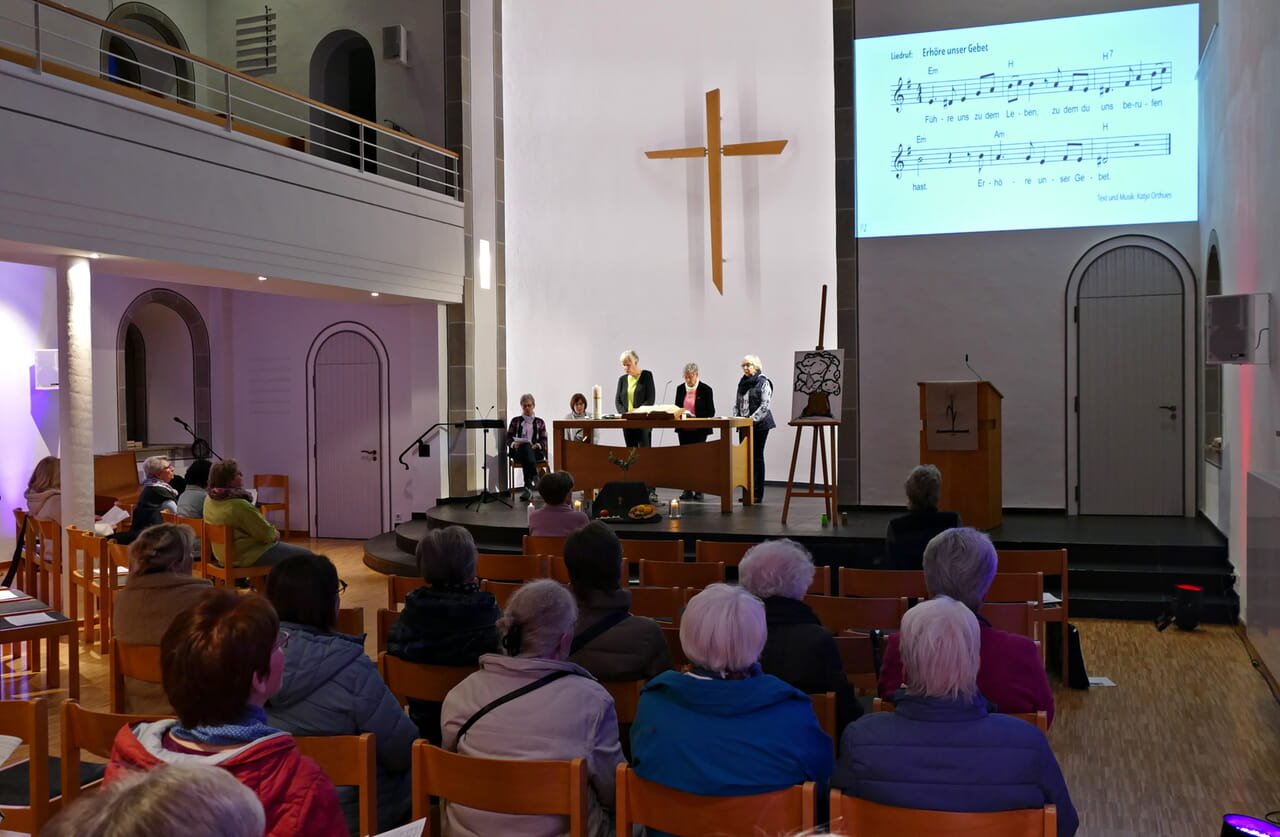Katholische und evangelische Christinnen aus Eiserfeld hatten zum gemeinsamen Gebet in die Trinitatiskirche eingeladen.